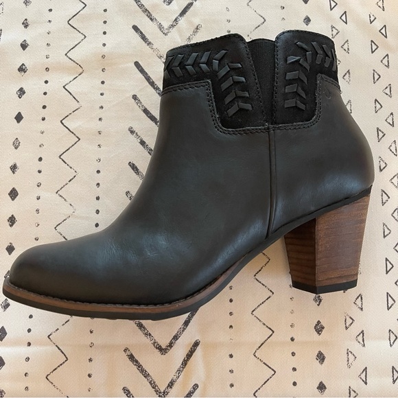 NWT Olukai Kamahoi Black Booties - Picture 9 of 9